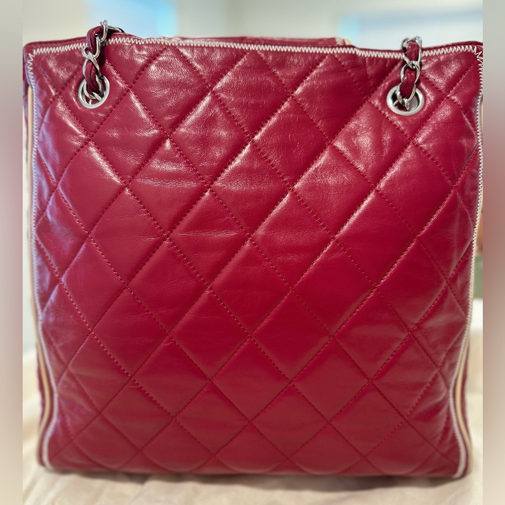 ♥️❤️ RARE CHANEL in RED LAMBSKIN Tote❣️ #Hermes #Fendi #Dior #Prada #Valentines - Picture 8 of 16